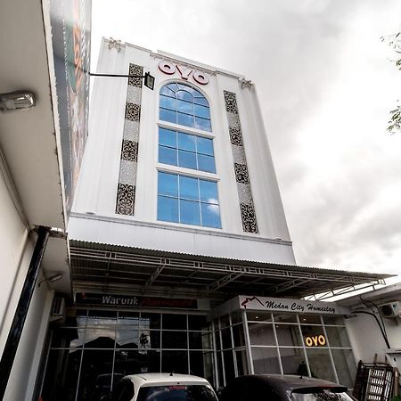 Oyo 291 Medan City Syariah Экстерьер фото